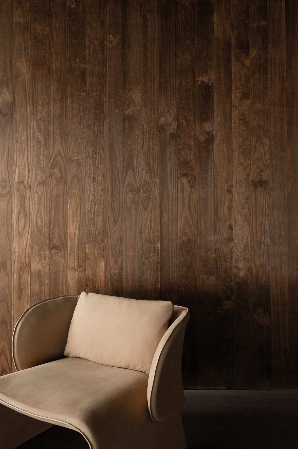 Poltrona Knight di Cierre 1972 in pelle color burro e boiserie in legno