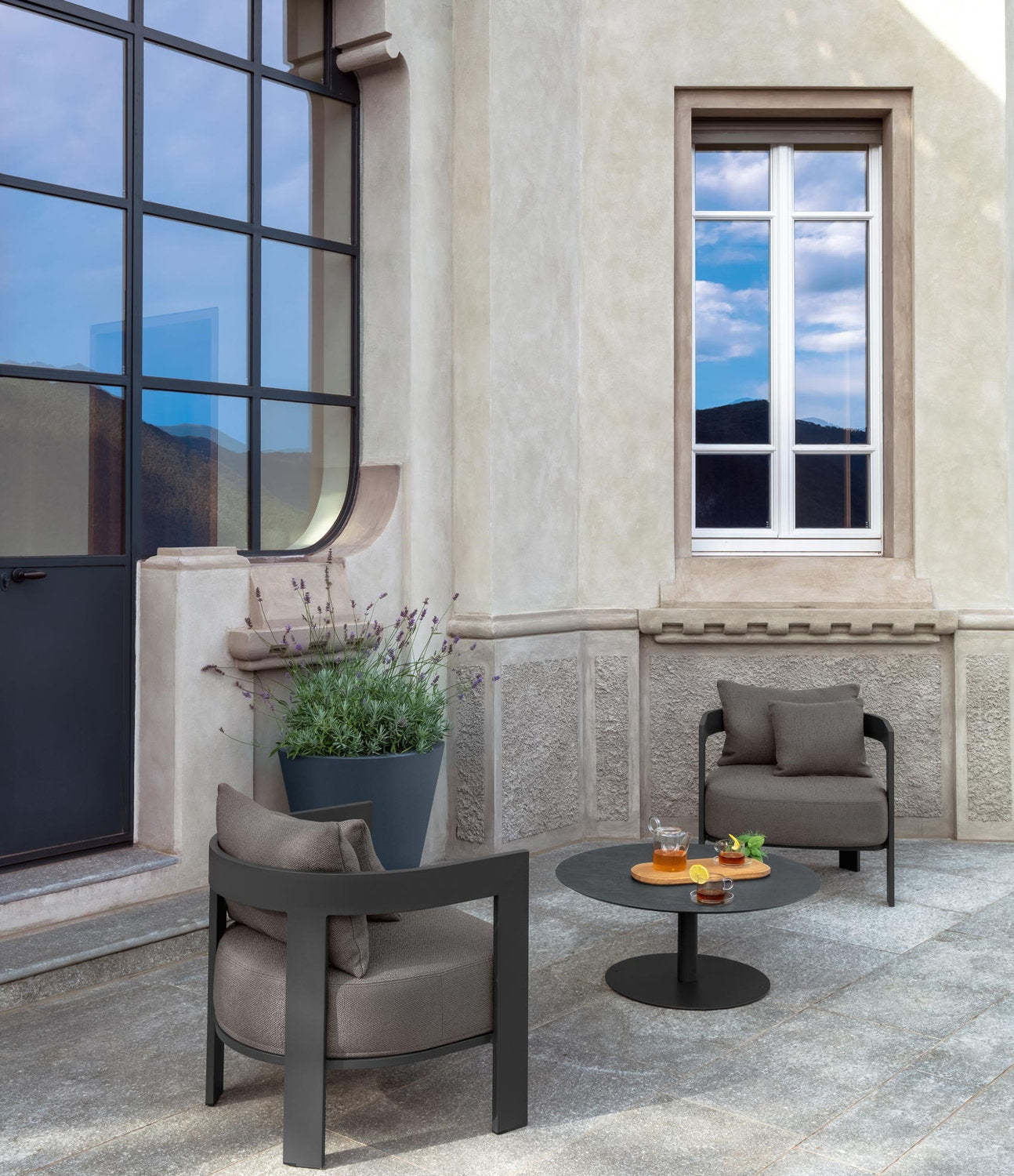 Poltrona lounge outdoor Argo Alu Talenti in alluminio e tessuto su terrazza