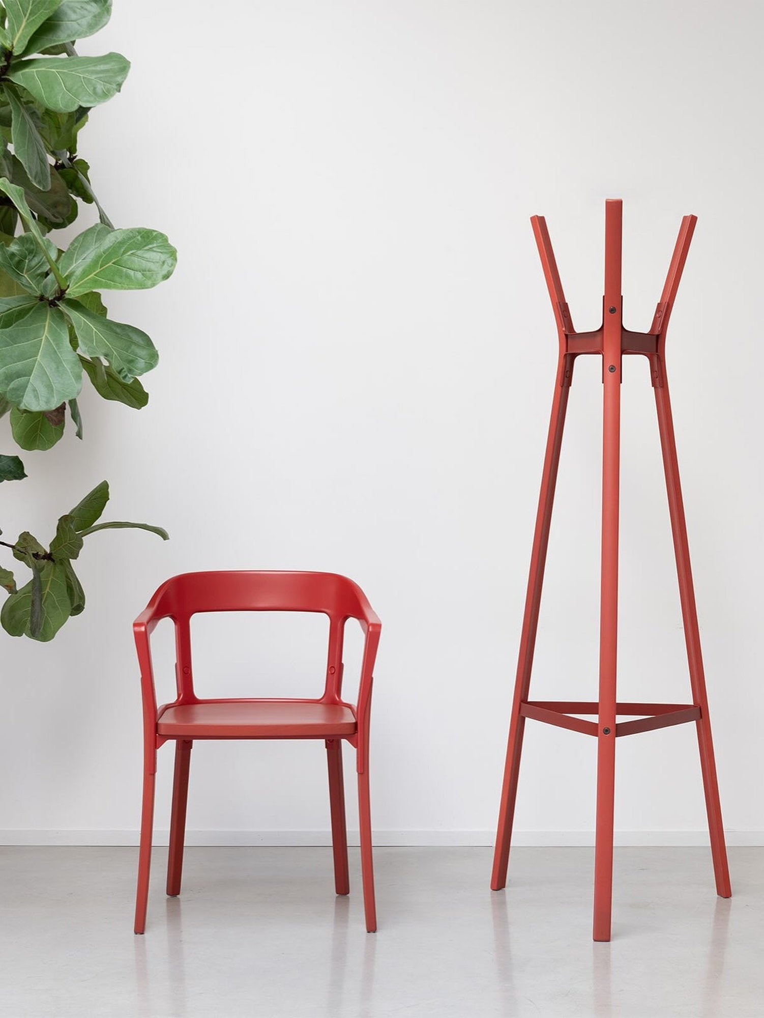 Sedia e appendiabiti Steelwood di Magis, versione rosso full color