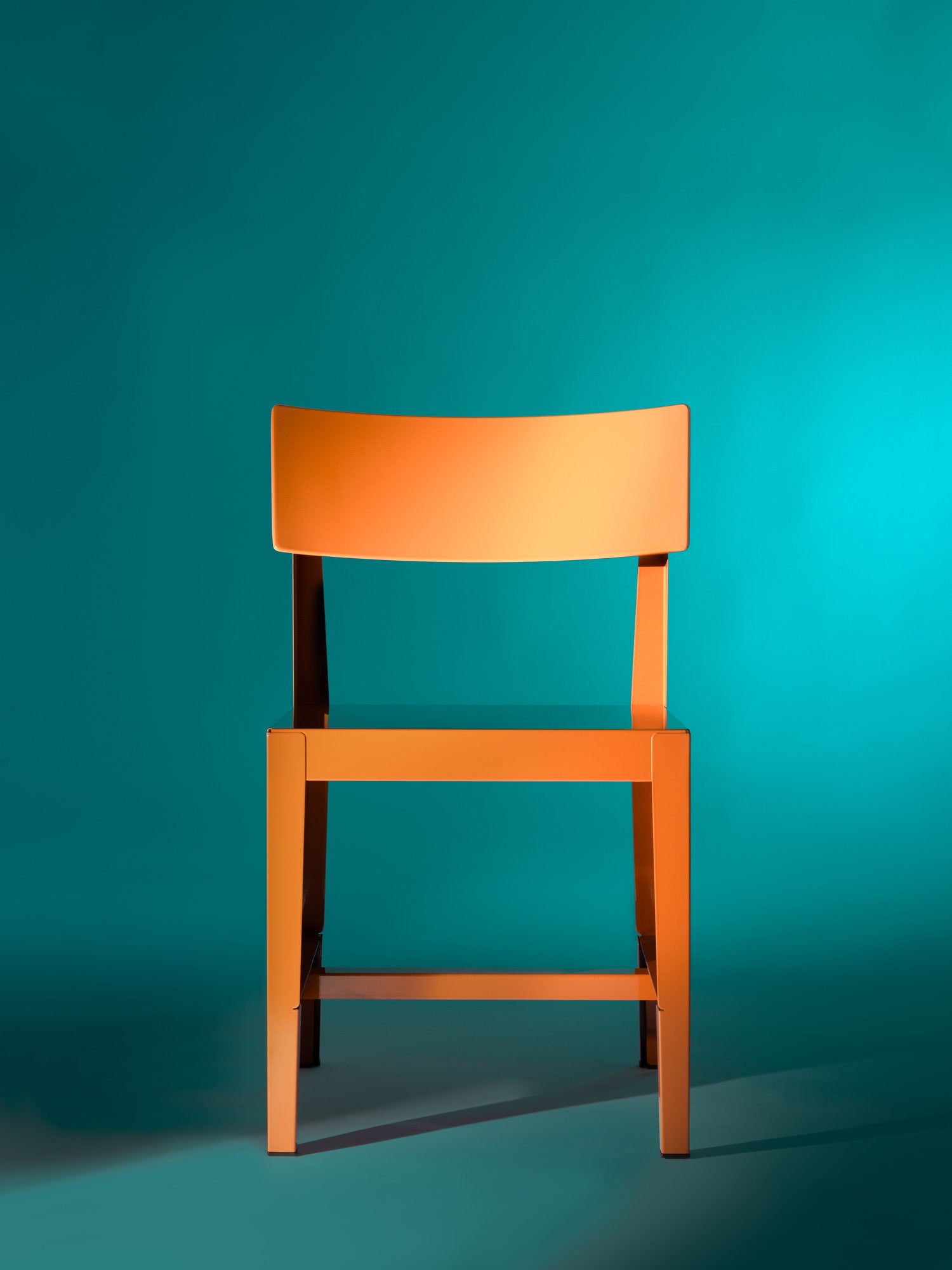 sedia Bishop Magis in lamiera lucida arancio vista frontale