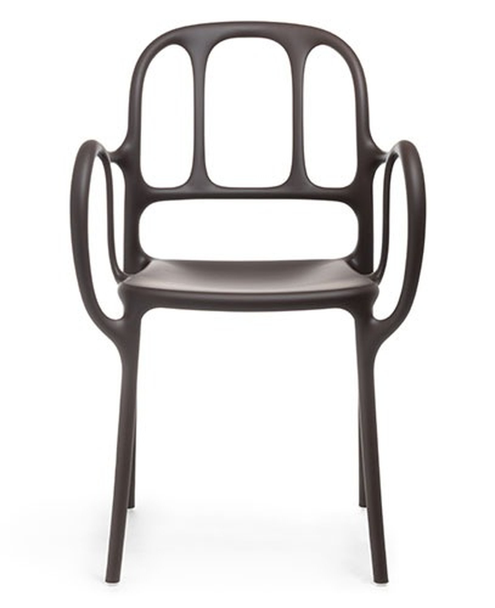 Sedia Magis Milà anche per outdoor con braccioli in color marrone cioccolato