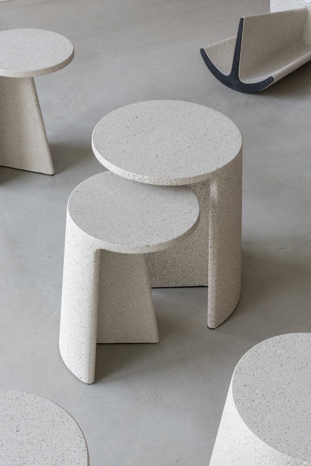 Composizione di tavolini bassi Ancora Magis in cemento grigio naturale, in varie altezze