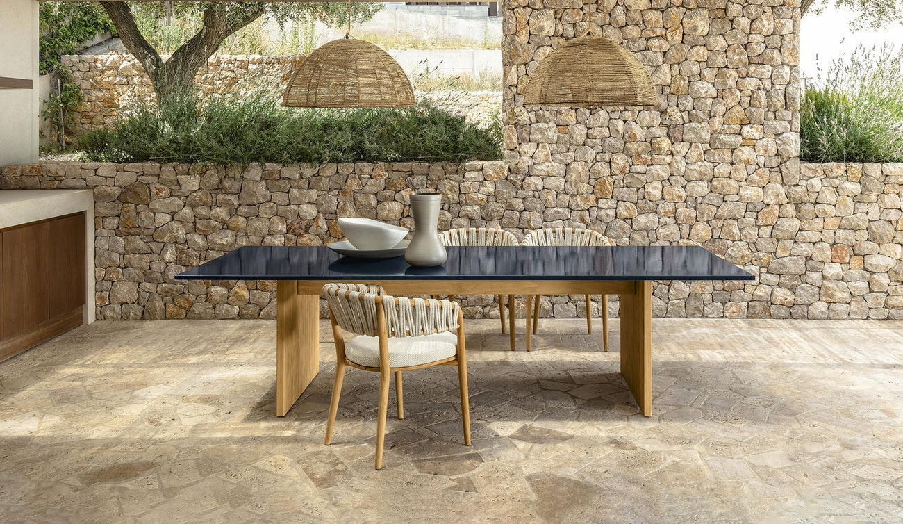 Tavolo da esterno Venice Talenti in Accoya con piano in pietra lavica blu per terrazza e giardino