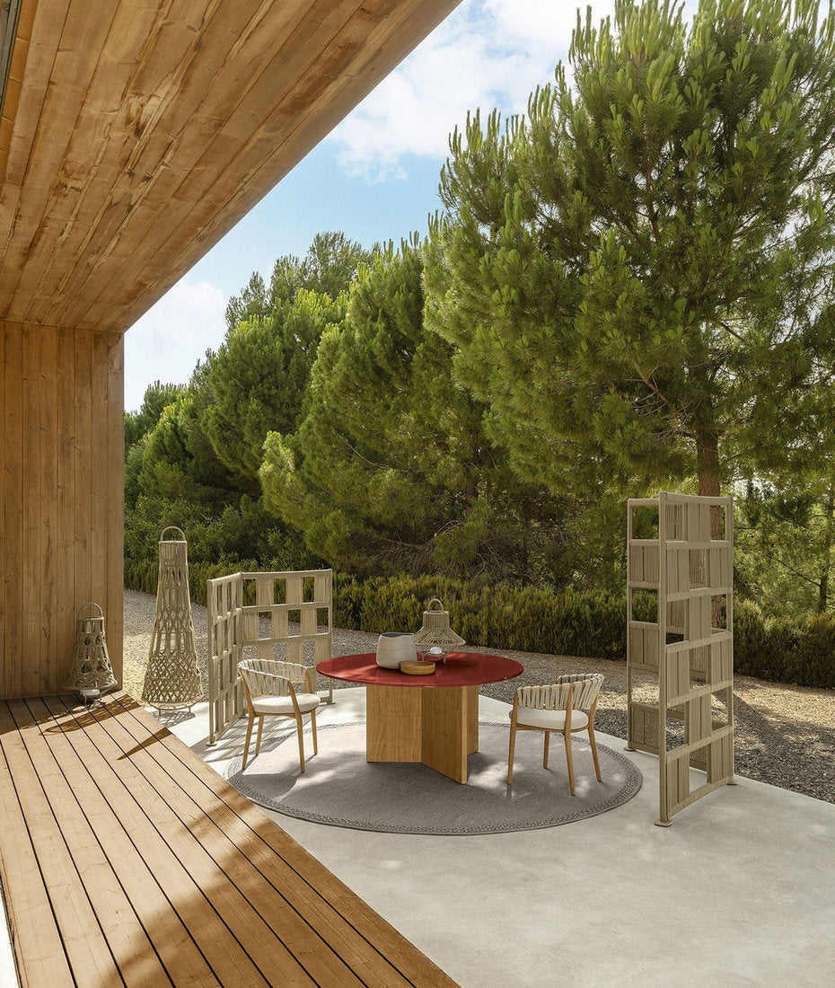 Tavolo rotondo da giardino Venice Talenti con sedie outdoor in corda su patio