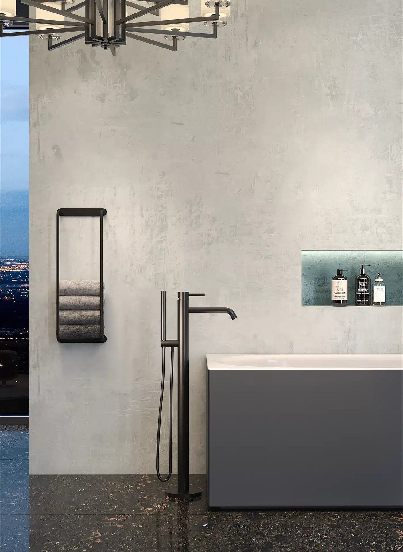 Dettaglio vasca da bagno angolare Soap con rivestimento grigio opaco e rubinetteria a pavimento