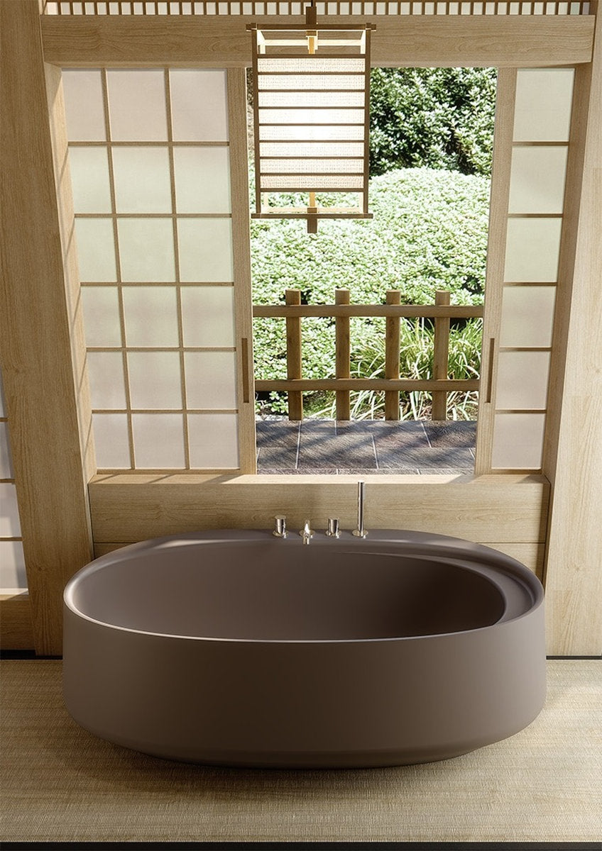 Vasca bagno freestanding IKI Wall grigia forma ellittica parete legno naturale Atlantico Milano