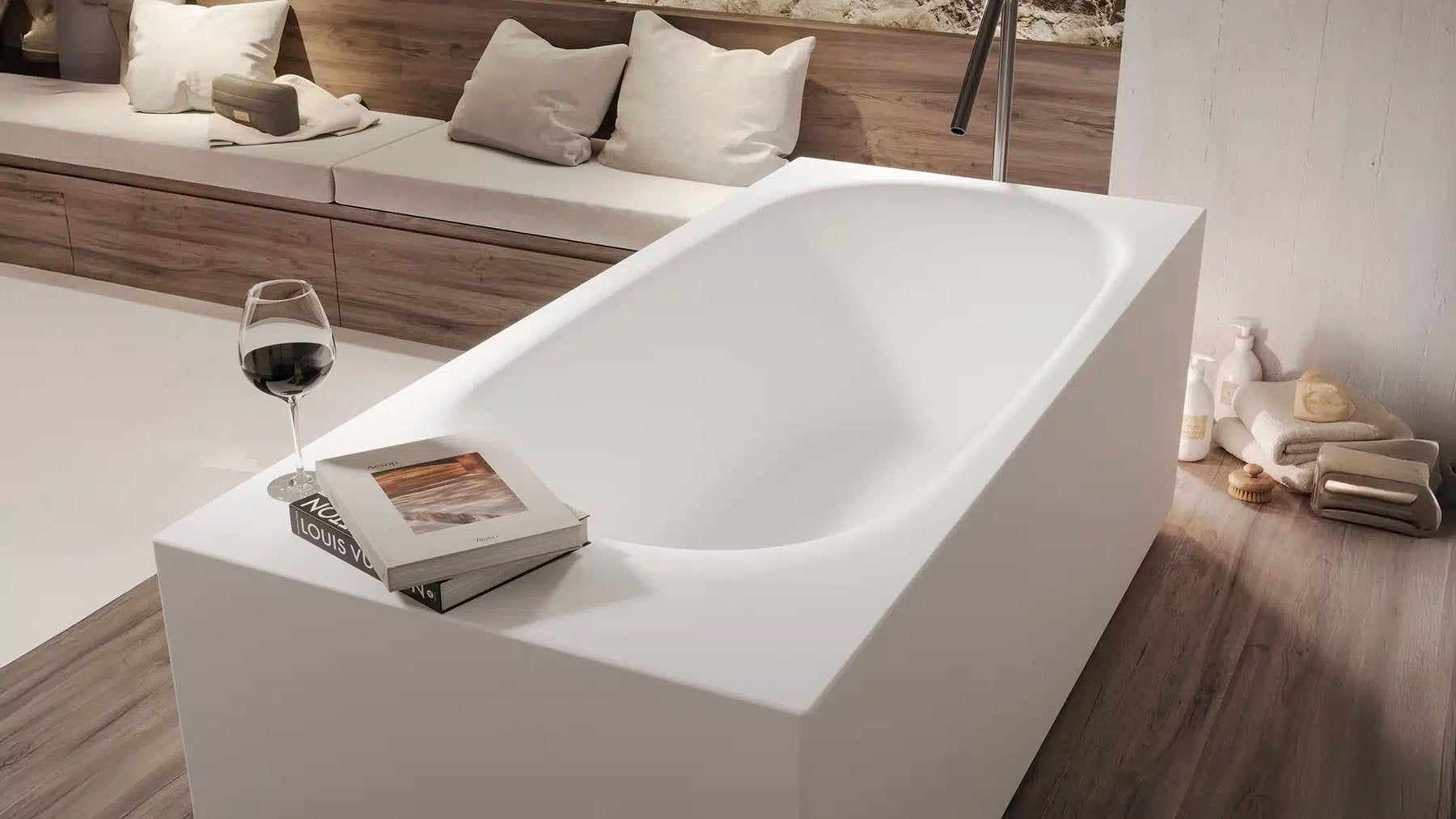 Dettaglio vasca rettangolare Soap TechFusion bianco opaco con bordino appoggio e interno ergonomico curvo