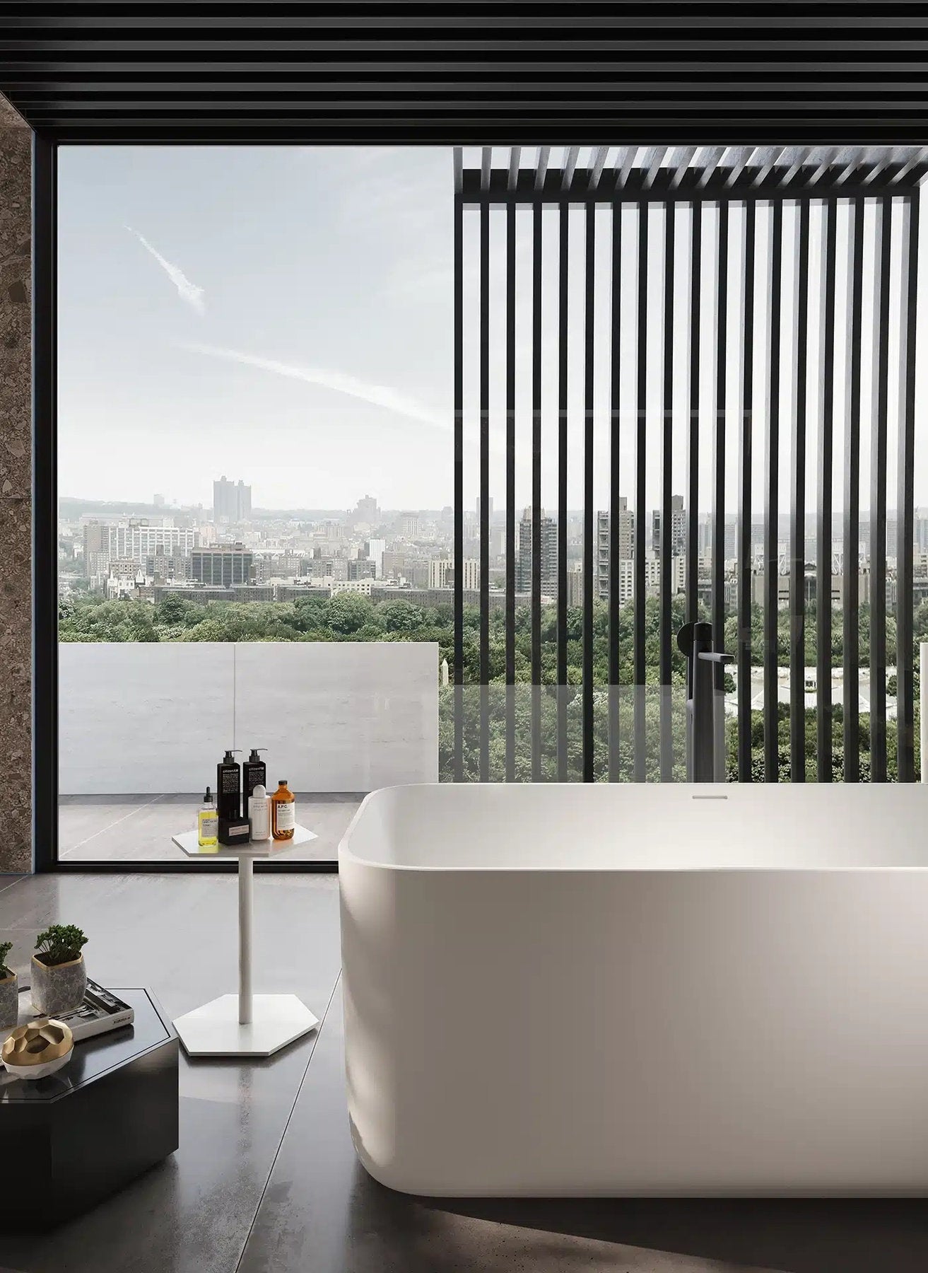 Vasca Oasi di Forma Aquae bianca, rettangolare con bordi arrotondati in bagno moderno